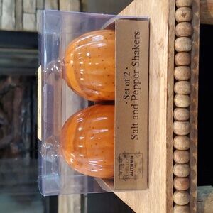 Pumpkin Salt and Pepper Shaker Set-NWT